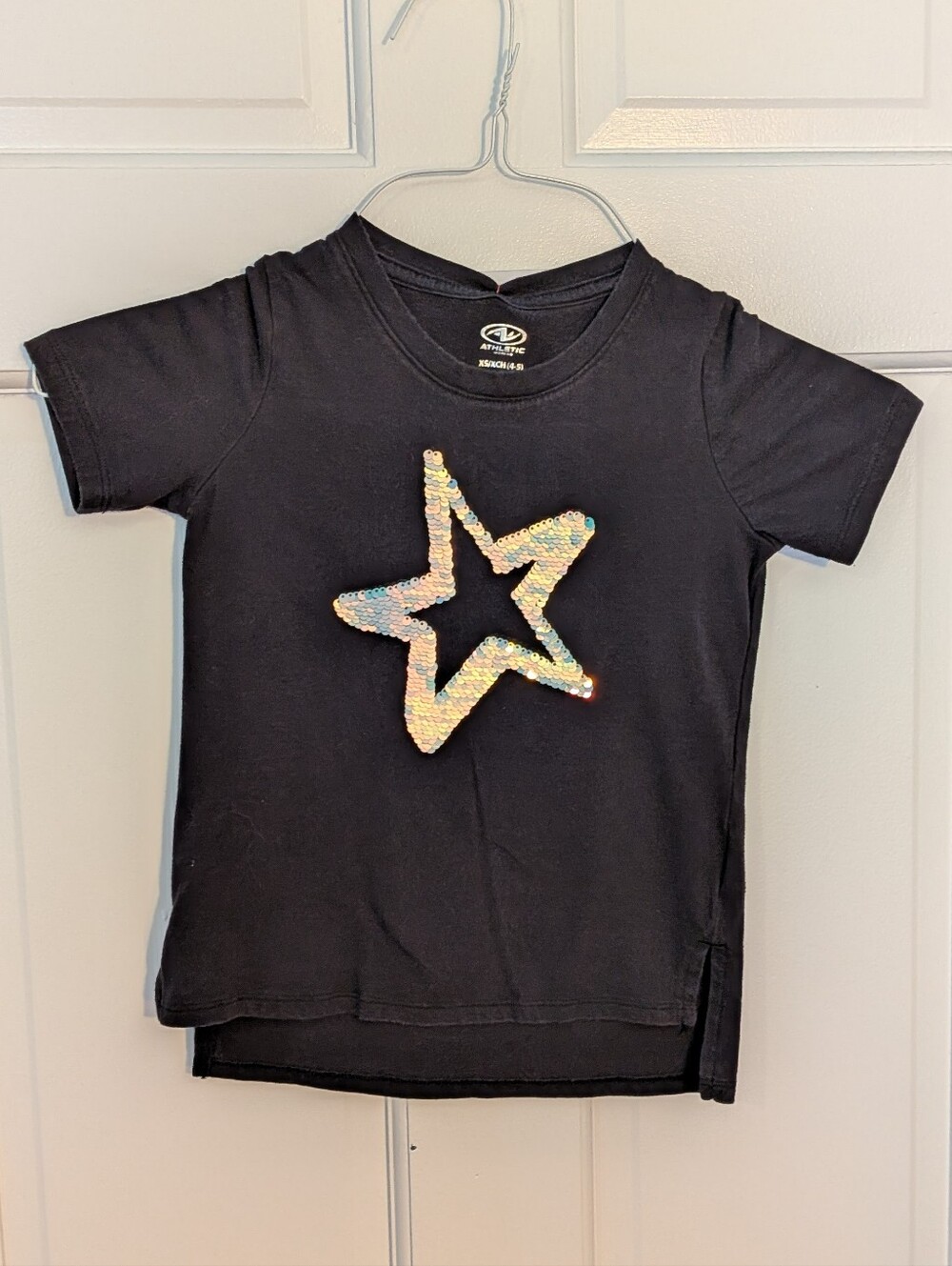 Black t-shirt with flip sequin star